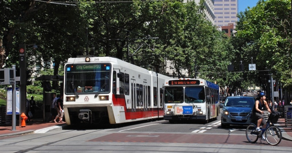 MAX_and_bus_side-by-side_on_Portland_Mall_5th__Yamhill-e1429381223312-1024x539