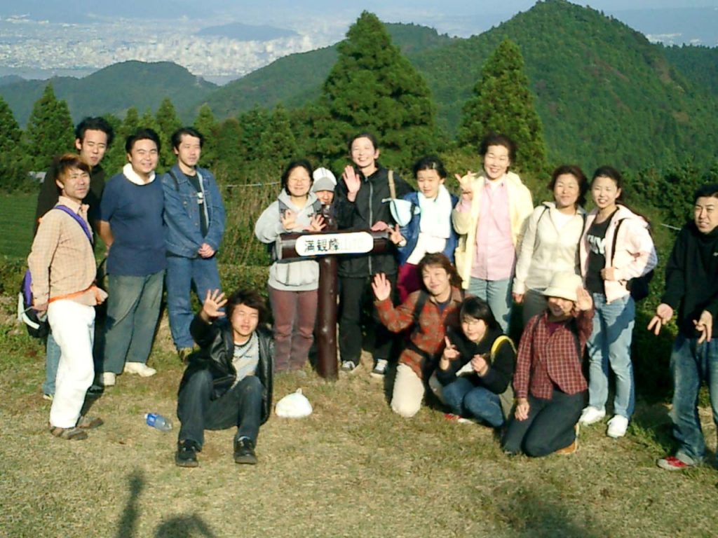 ハイキングで山の頂上