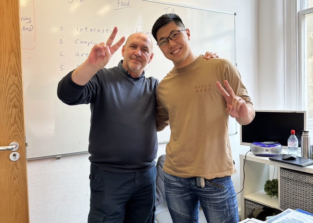 イギリス人先生と日本人留学生男性