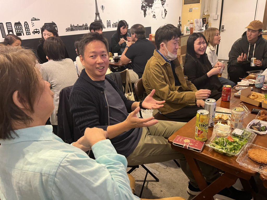 交流している日本人たち