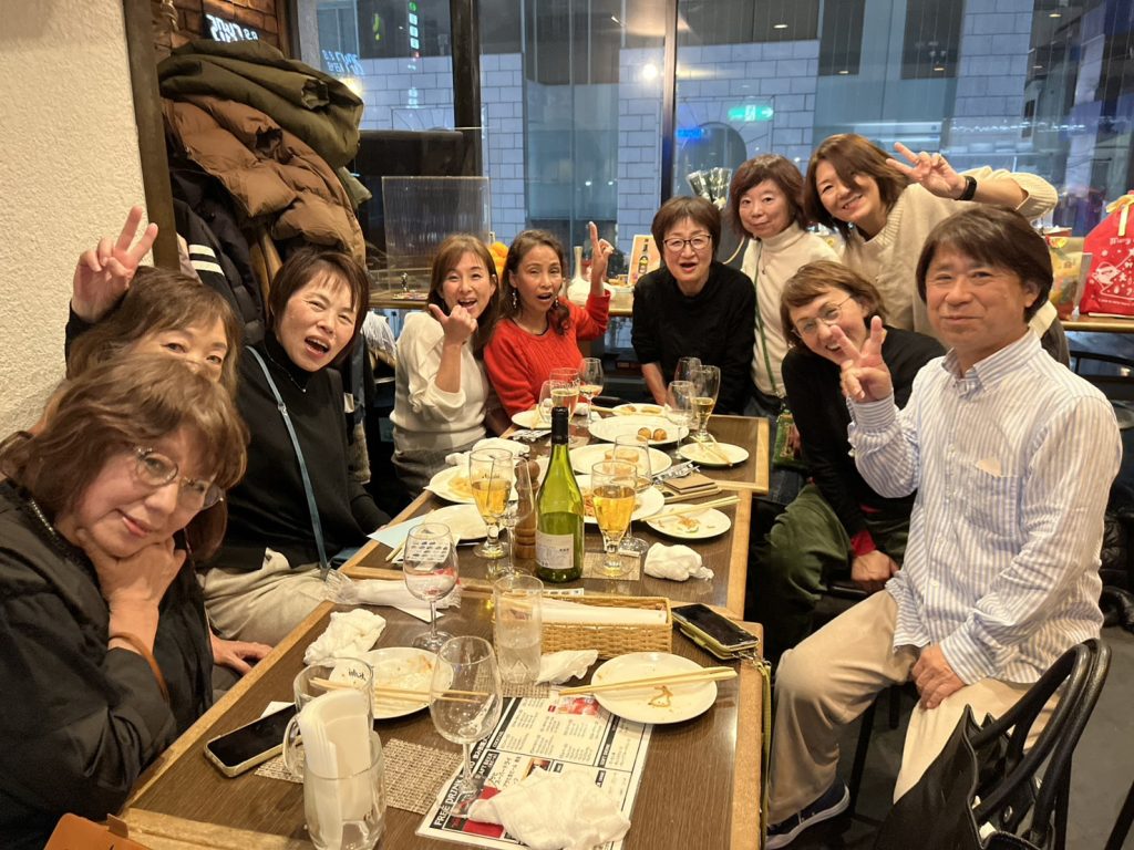 パーティーに参加している人たち